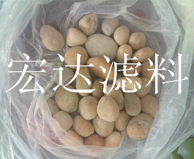 鹅卵石在水处理中，常用作承托层，起承托作用